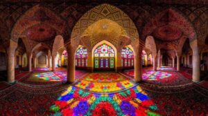 شیراز یک شهر و سی و یک داستان