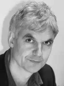 کتاب مطالبه سایه و داستان های دیگر اثر استفن رومر از نشر نیلوفر