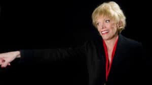 لیل لوندز
کتاب چگونه با هر کسی صحبت کنیم