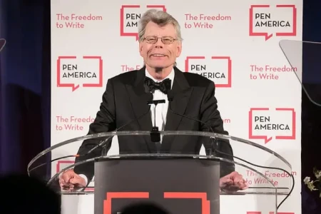 استیون کینگ برنده جایزه قلم او هنری