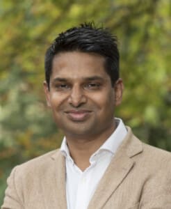 عکس نیل برتون نویسنده کتاب شکست بخور