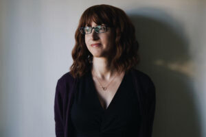 تصویر فریدا مک فادن نویسنده کتاب آسیب مغزی