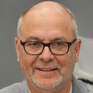 مالکوم داوسون نویسنده کتاب قدرت شفابخش چاکراها