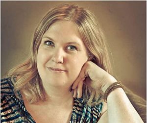 تصویر کارن پونت نویسنده کتاب آخرین تشکر بی مورد