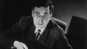 تصویر رمون کنون نویسنده کتاب دور از روئی Raymond Queneau