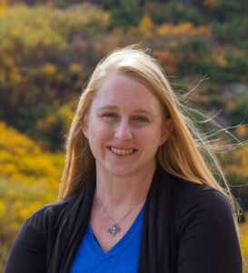 تصویر ایمی کی رونیان نویسنده کتاب مدرسه ای برای عروس آلمان ها