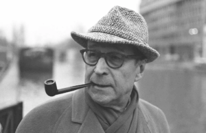 تصویر ژرژ سیمنون نویسنده کتاب مرد کوچک آرکانژلسکGeorges Simenon