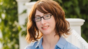 تصویر فریدا مک فادن نویسنده کتاب The Housemaid is Watching