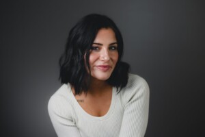 تصویر لورن رابرتس نویسنده کتاب ناتوان