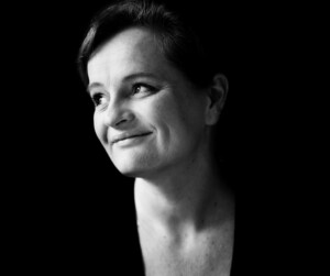 تصویر دورته نورس نویسنده کتاب آینه چپ راست راهنما