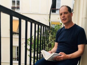 عکس سایمون کوپر نویسنده کتاب بارسا