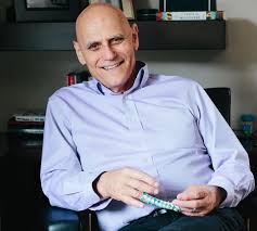 عکس استیون هیز نویسنده کتاب ذهن آزاد شده