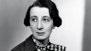 عکس جوزفین تی نویسنده کتاب دختر زمان