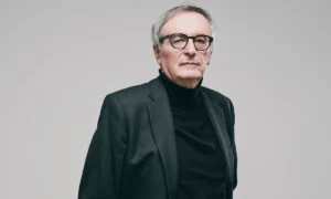 عکس جان گری نویسنده کتاب سگ های پوشالی