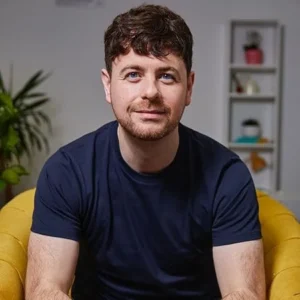 عکس جاشوا فلچر نویسنده کتاب از احساسی که داشتی بگو