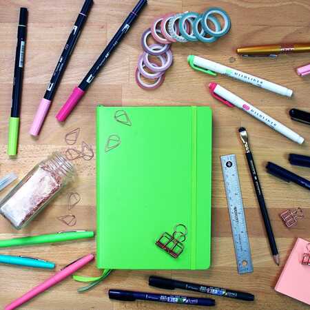 عکس وسایل مورد نیاز برای بولت ژورنال