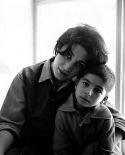 عکس فروغ و پسرش کامی