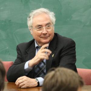 عکس مانوئل کاستلز نویسنده کتاب درآمدی پیشرفته بر جامعه ی دیجیتال