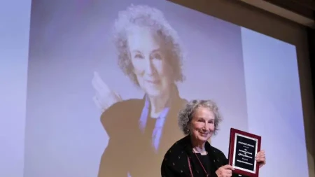 مارگارت اتوود برنده جایزه ایوان ساندروف از سوی حلقه ملی منتقدان کتاب آمریکا در سال 2016