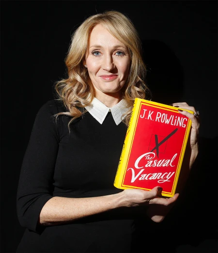 جی کی رولینگ برنده جایزه گودریدز سال 2012 برای رمان خلا موقت