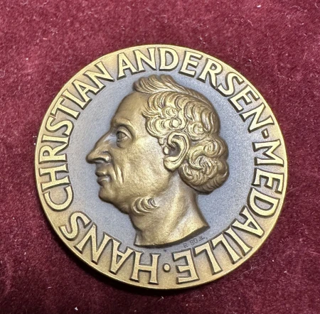 مدال جایزه هانس کریستین اندرسون