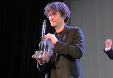 نیل گیمن برنده جایزه هوگو سال های 2002 و 2009