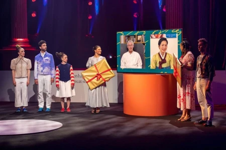 هینا بک و ژان کلود مورلوا (در صفحه نمایش) برنده سال های 2020 و 2021 جایزه آسترید لیندگرن