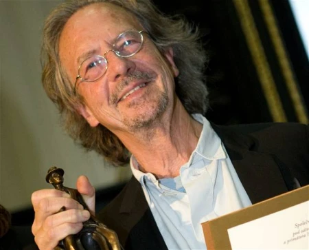 پتر هاندکه برندۀ جنجالیِ جایزه فرانتس کافکا سال 2009